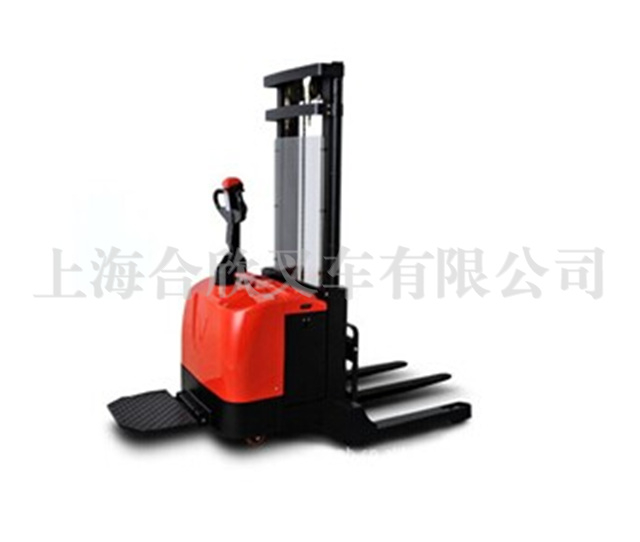 全电动堆高车
